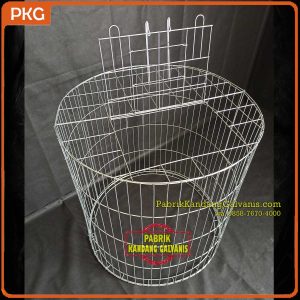 Pintu atas dengan kunci pengaman model slot